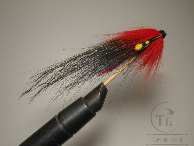Муха лососёвая скандинавское крыло ( 18 ) Imi Jangl Black Fiery ( пластик 1,0 дюйм )