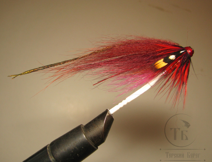 Муха лососёвая скандинавское крыло ( 44 ) Pathacorva Fl. Cerise Tail ( пластик 1,0 дюйм )