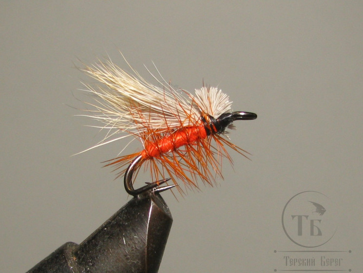 Муха на двойнике (ДВХ № 44)  Caddis ( Dееr Caddis  Natural / Orange body ) двойник Кр. № 12