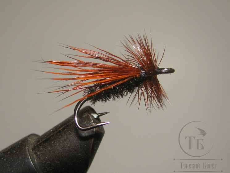 Муха на двойнике (ДВХ № 42)  Caddis ( Dееr Caddis  Claret / Peacock body ) двойник Кр. № 14
