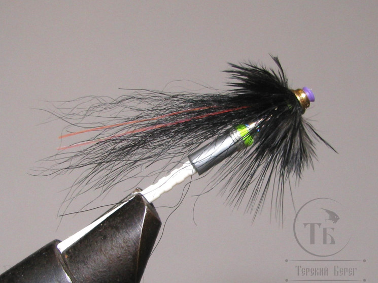 Муха лососёвая Turbo July 3/4 inch ( 7 ) Black Silver Cola пластик 3/4 