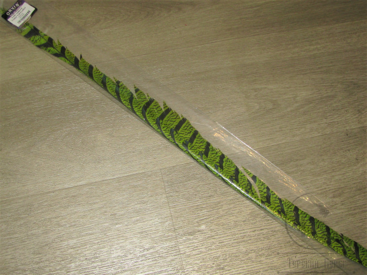 Центральное хвостовое перо алмазного фазана Lady Amherst Center Tail Fl. Chartreuse Orvis