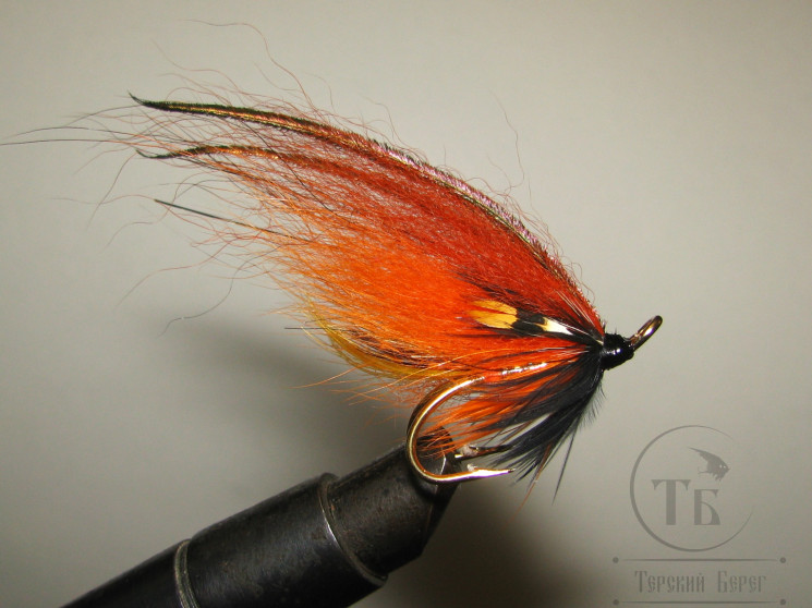 Муха лососевая на золотом двойнике ( 1 ) Fiery Pathacorva Mustad DL Gold № 4