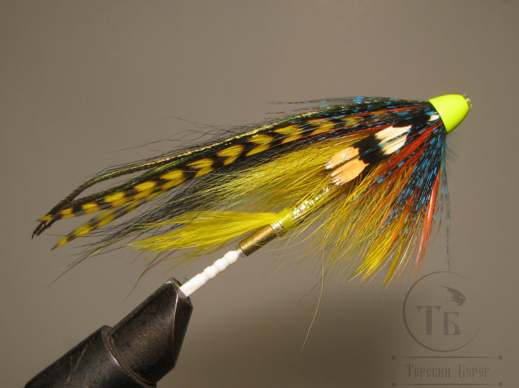 Муха лососёвая скандинавское крыло Robin Hood ( 68 ) Cone Blue Yellow Chartreuse ( медь трубка 1,75 дюйма )