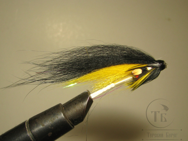 Муха лососёвая скандинавское крыло ( 61 ) Black Yellow TD ( пластик 1,0 дюйм )