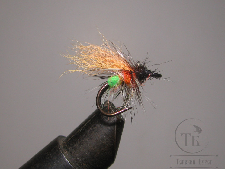 Муха на двойнике (ДВХ № 38)  Caddis Fluoro ( Calf Caddis ) двойник Short Кр. № 10