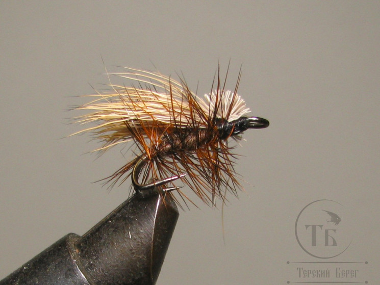 Муха на двойнике (ДВХ № 14)  Caddis ( Dееr Caddis  Natural / Brown body ) двойник Кр. № 12