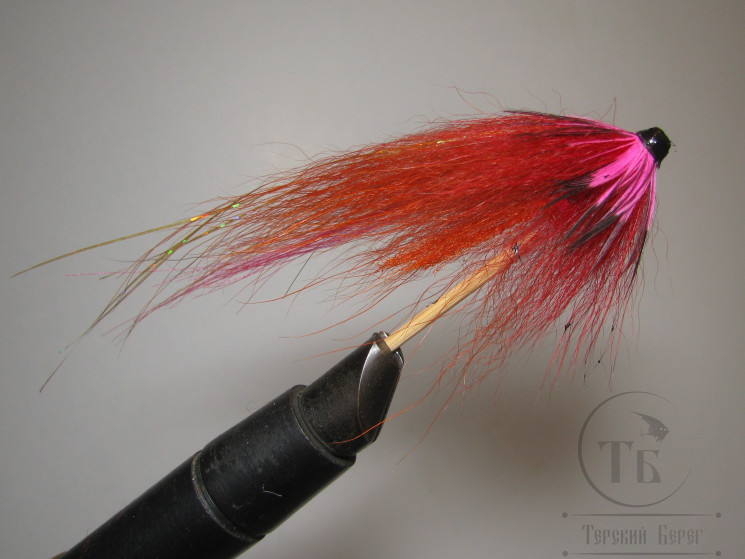 Муха лососёвая скандинавское крыло БЮДЖЕТНАЯ ( 71 ) Pink Fiery Pahtakorva ( пластик 1,0 дюйм )