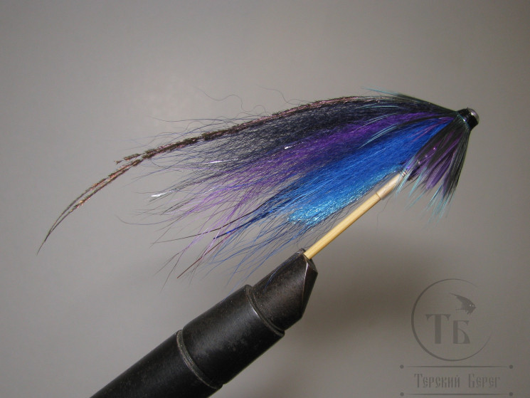 Муха лососёвая серия "Бурняк" ( 4 ) Fl. Purple Blue Fl. Lt Blue tag ( пластик 1,0 дюйм )