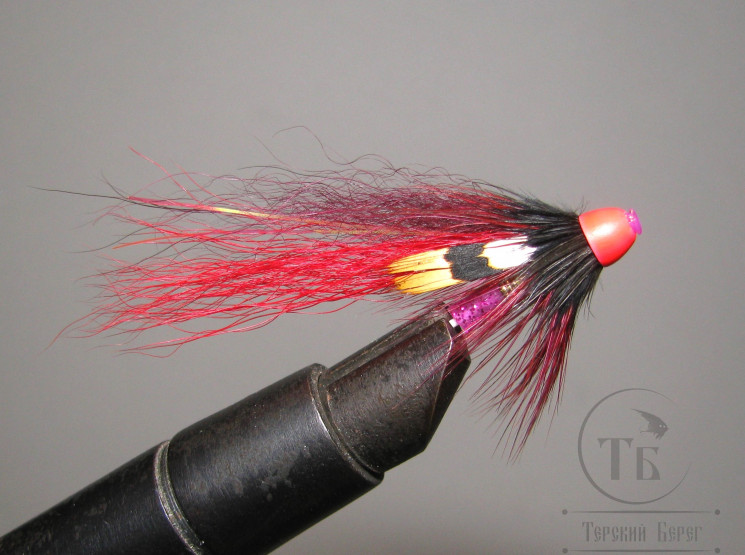 Муха лососёвая TP Cone Fly ( 1 ) Fl. Red Pathakorva ( пластик 3/4 дюйма )