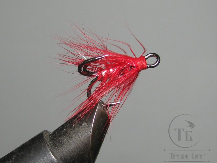 Муха на тройнике "хариус форель" ( 61 ) Red  кр. №8 