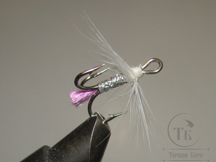 Муха на тройнике "хариус форель" ( 80 ) Fl. White Silver Purple кр. №8